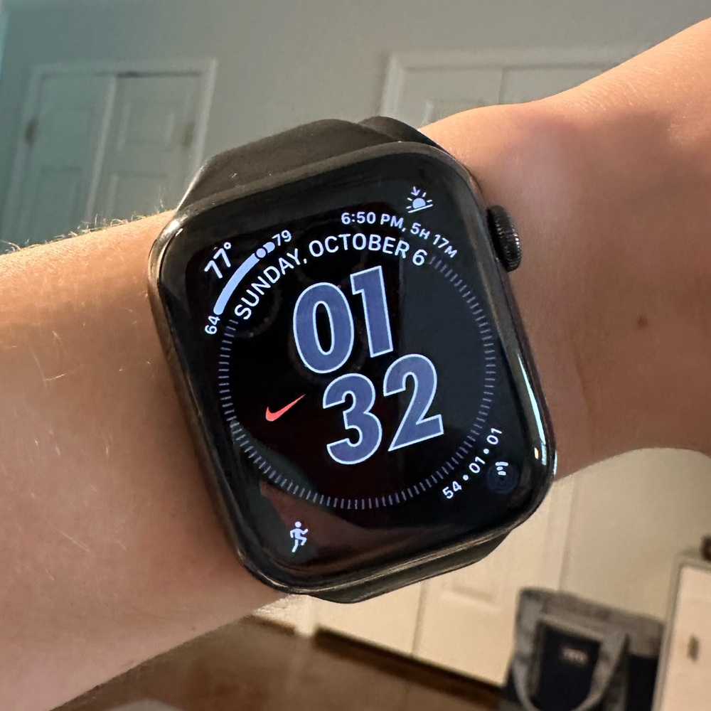 Apple Watch Series 8 + Gold Milanese Loop!